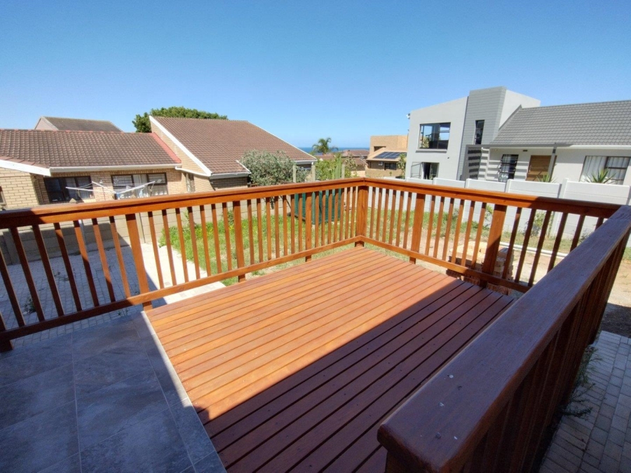 3 Bedroom Property for Sale in Wavecrest Eastern Cape